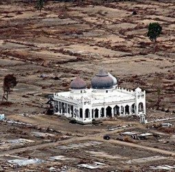 Tsunami Aceh 2004: Tragedi dan Pelajaran dari Bencana Dahsyat
