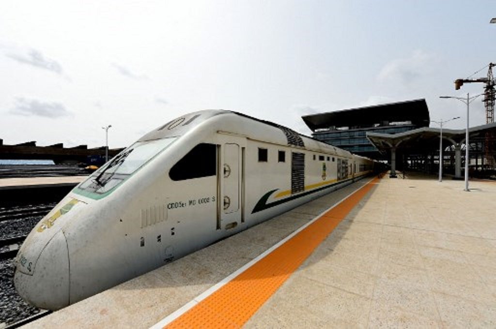 Kemajuan Infrastruktur Kereta Api Cepat di Tiongkok: Investasi dan Dampaknya