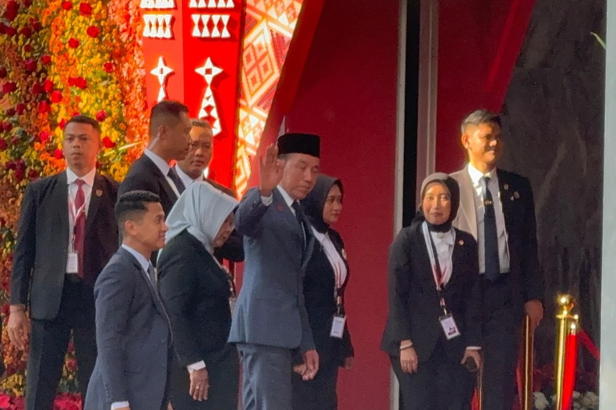 Jokowi Tampil Berjas di Sidang Tahunan MPR 2025