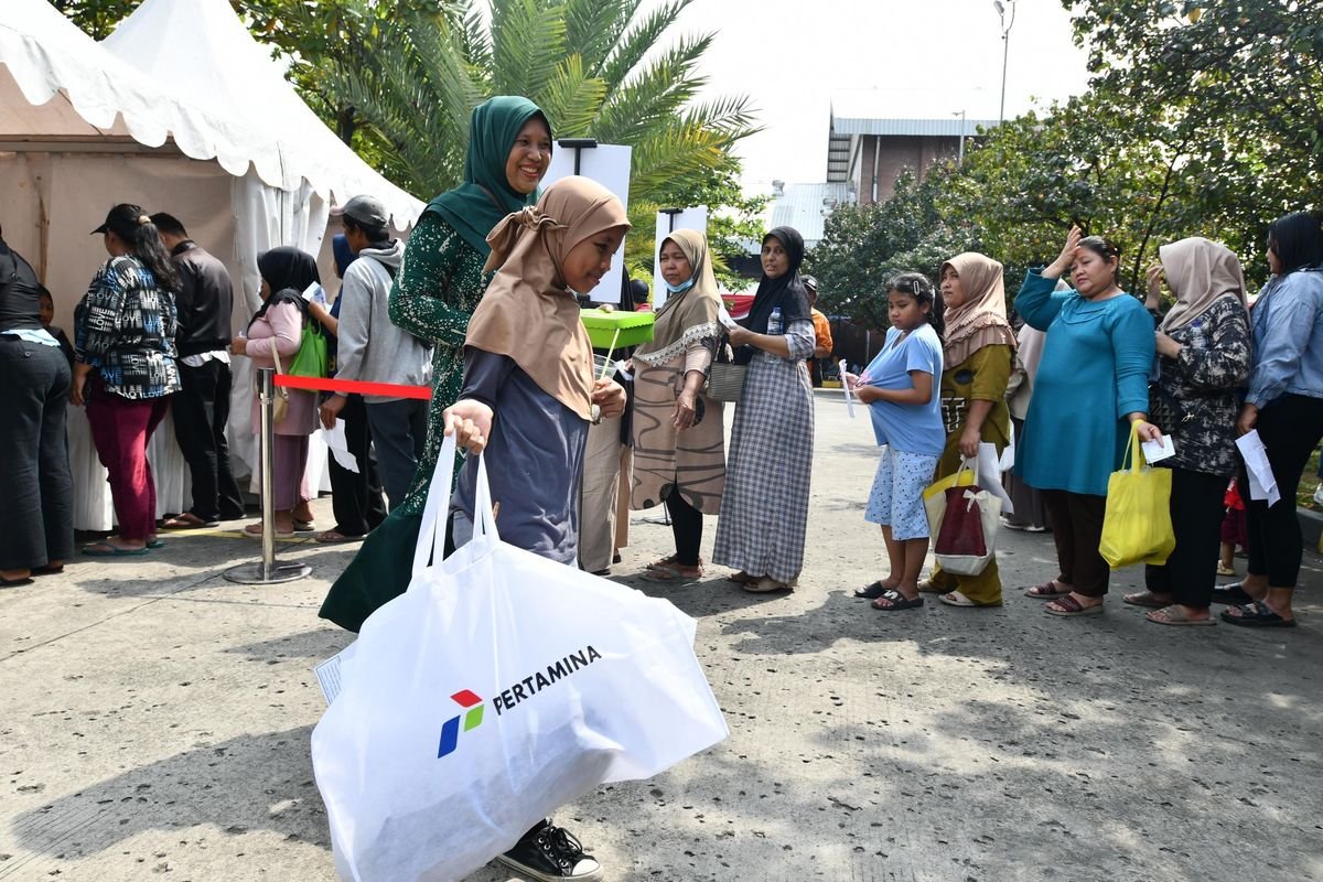 Pertamina Salurkan Seragam dan Perlengkapan Sekolah untuk 1.000 Pelajar di Hari Pramuka 2025