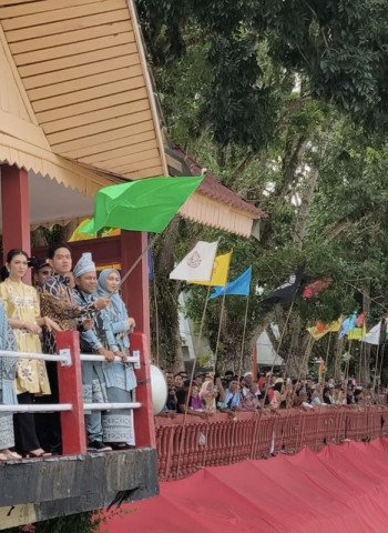 Gibran Rakabuming Raka Pimpin Flag Off Festival Pacu Jalur di Kuansing, Riau