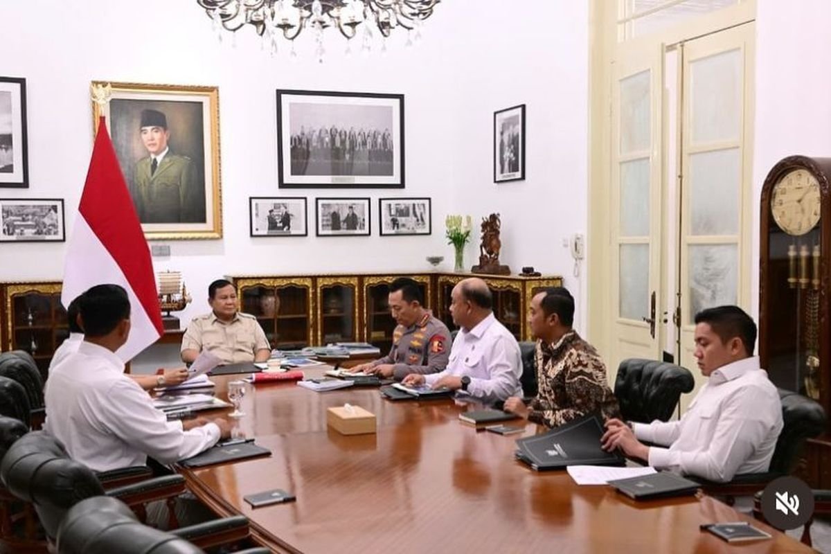 Presiden Prabowo Pimpin Rapat Terbatas Bahas Keamanan Nasional dan Ketahanan Pangan di Istana