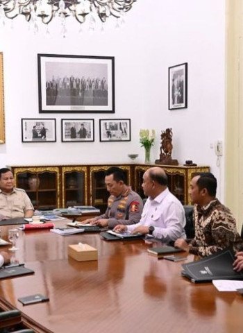Presiden Prabowo Pimpin Rapat Terbatas Bahas Keamanan Nasional dan Ketahanan Pangan di Istana