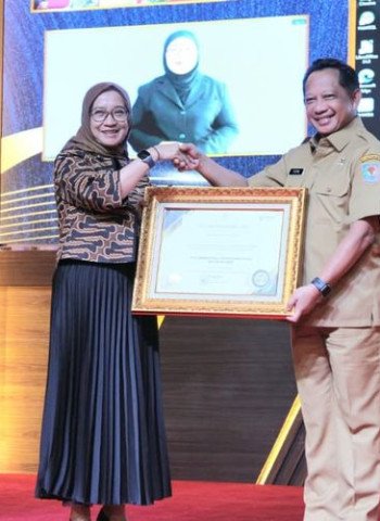 Inovasi NIK Sehat: Mendagri Tito Karnavian Raih Penghargaan OPSI KIPP 2025