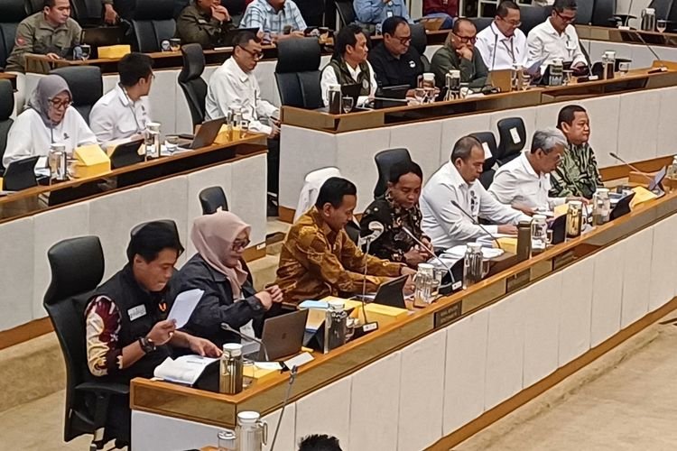 Raja Juli Berjanji Mengusut Tuntas Asal Usul Kayu Gelondongan di Bencana Sumatera