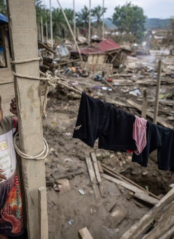 Paradoks Diplomasi: Keraguan Memanfaatkan Solidaritas Global Saat Bencana