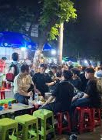 Gultik Blok M: Destinasi After Party Jemaat Gereja Usai Misa Malam Natal