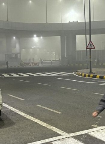 Kabut Tebal Menyelimuti Delhi: Penundaan Perjalanan dan Kekacauan