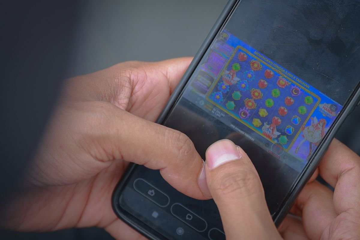 DPR Desak Kemensos Hentikan Bansos bagi Penerima yang Terlibat Judi Online