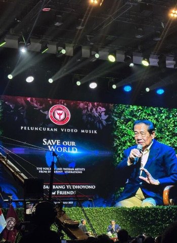 SBY dan 35 Musisi Indonesia Perkenalkan Karya Video Musik "Save Our World"