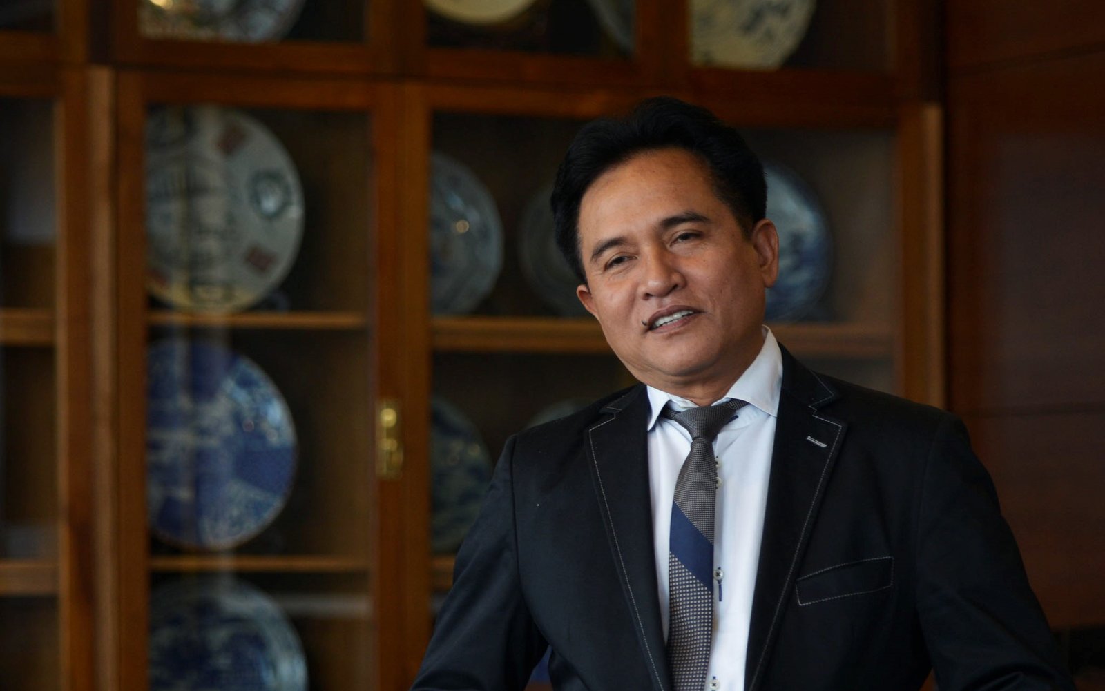 Menteri Yusril Sebut Ekonomi RI Kalah dari Singapura Akibat Abaikan Kepastian Hukum