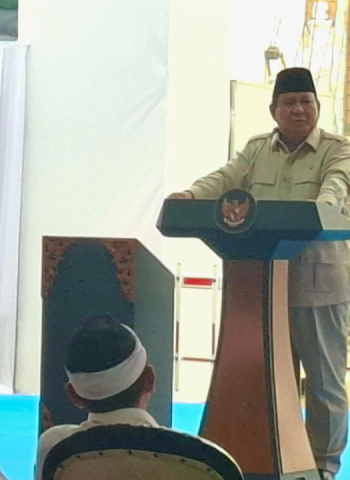 Prabowo Terpana oleh Kemunculan Tomy Winata di Peluncuran Industri Baterai Listrik