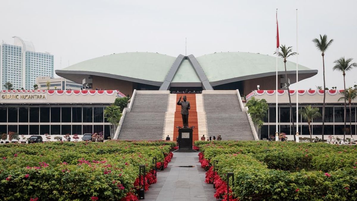 DPR Menerima Surat Pemakzulan Gibran dari Purnawirawan TNI