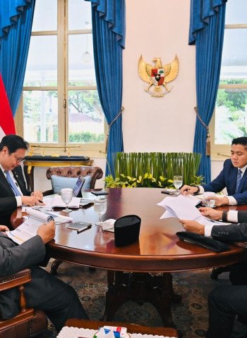 Prabowo Gelar Rapat dengan Menteri Terkait Deregulasi dan Negosiasi Tarif