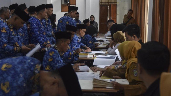 Tambahan Usia Pensiun ASN: Tantangan Regenerasi Birokrasi di Indonesia
