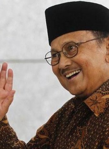 Rahasia Keberhasilan Habibie Menurunkan Nilai Tukar Dolar dari Rp16.800 Menjadi Rp6.550