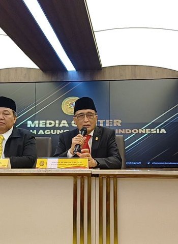 Peringatan Sunarto untuk Para Wakil Tuhan yang Hedon dan Korup