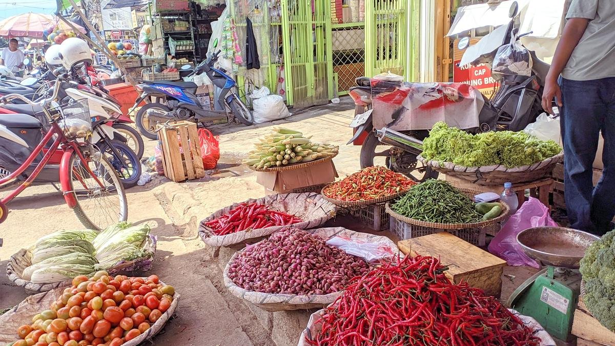 Harga Pangan Terkini: Lonjakan Harga Telur dan Bawang Merah pada 25 Mei 2025