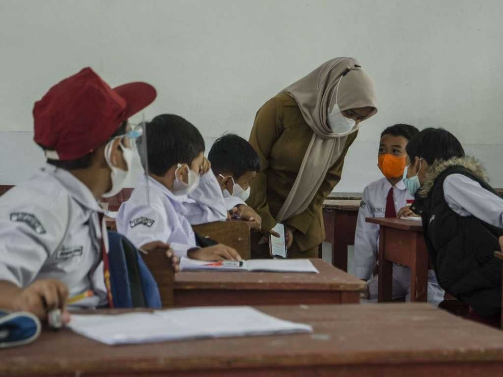 Kesejahteraan Guru Honorer: Desakan Introspeksi Pemerintah