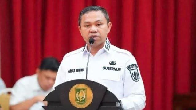 Operasi Tangkap Tangan KPK: Gubernur Riau dan 9 Orang Lainnya Diperiksa