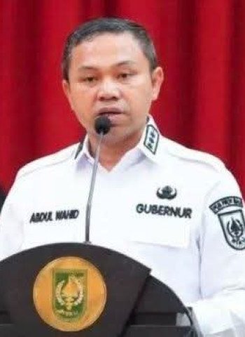 Operasi Tangkap Tangan KPK: Gubernur Riau dan 9 Orang Lainnya Diperiksa