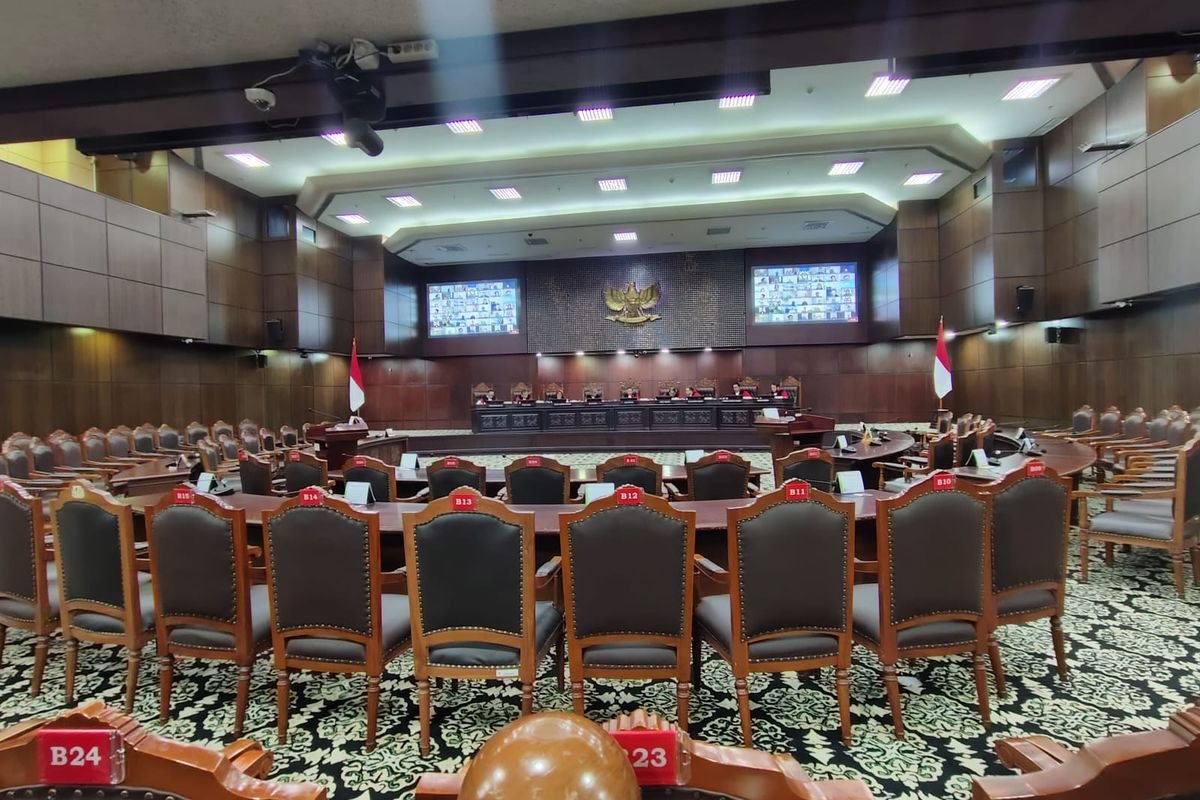 Batas Usia Pensiun TNI Digugat ke MK: Saldi Isra Beri Peringatan