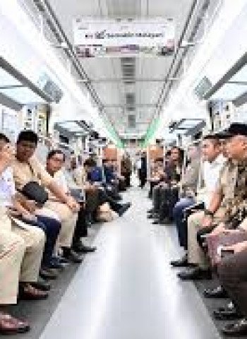 Prabowo Subianto: Kenangan Masa Muda dan Pentingnya Transportasi Massal
