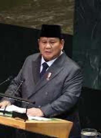 Satu Tahun Diplomasi Prabowo: Evaluasi dan Tantangan di Kancah Internasional