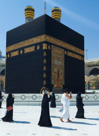 Umrah Bukan Wisata Biasa: Perspektif AMPHURI