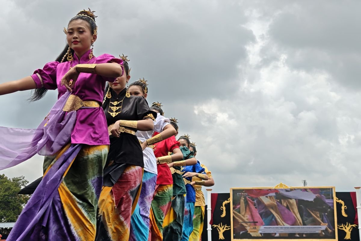 Dilema Kepunahan atau Mewariskan Budaya di Indonesia: Tantangan dan Harapan