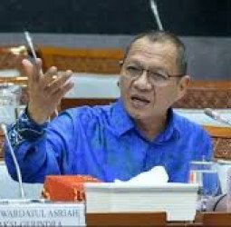 Ketua Komisi VIII Kritik Penurunan Biaya Haji: Potensi Penghematan Lebih Besar