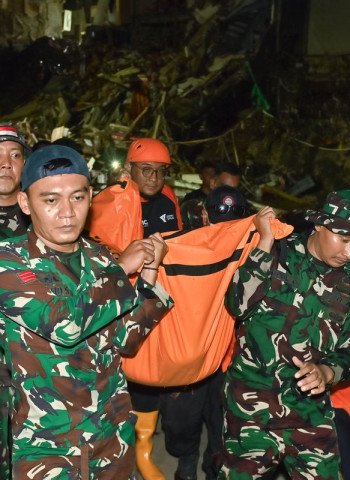 TNI AD Kerahkan 300 Personel untuk Bantu Evakuasi Korban Banjir Besar di Bali