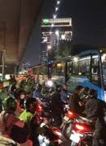 Kemacetan Parah di Slipi dan Semanggi: Malam yang Tak Bergerak