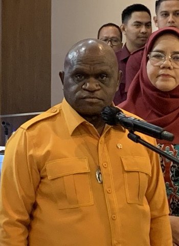 Menteri HAM Natalius Pigai Pastikan Hak Dasar Warga Tetap Terjamin Dalam Penangkapan Demonstran