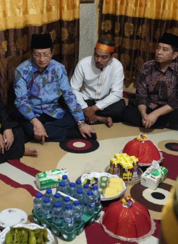 Menteri Agama Takziah ke Keluarga Abay, Staf Humas DPRD Makassar yang Tewas dalam Insiden Gedung