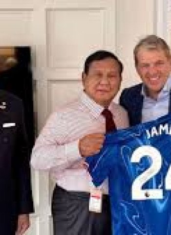 Momen Akrab di AS: Prabowo Bertemu Pemilik Chelsea dan Terima Jersi Reece James