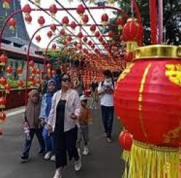 Lorong Lampion hingga Pohon Angpao Semarakkan Perayaan Imlek di TMII Hari Ini