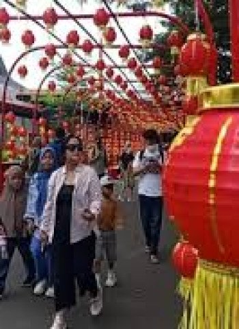 Lorong Lampion hingga Pohon Angpao Semarakkan Perayaan Imlek di TMII Hari Ini