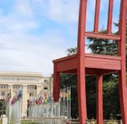 Filosofi Kursi Raksasa Berkaki Tiga di Markas PBB Jenewa: Simbol Perlawanan Terhadap Ranjau Darat