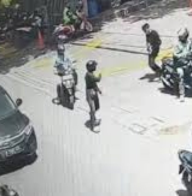 Aksi Pencurian Motor Bersenjata Api Terekam CCTV di Cengkareng
