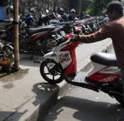 Pemprov DKI Klaim Berhasil Tertibkan 100 Titik Parkir Liar Setiap Hari