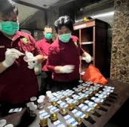 Pastikan Anggota Bebas Narkoba, Puluhan Personel Polres Metro Depok Jalani Tes Urine Mendadak