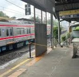 Keluhan Pengguna KRL di Stasiun Pondok Cina: Akses Masuk dan Keluar Baru Dinilai Membingungkan