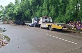 PROTES WARGA MERUYA SELATAN TERKAIT PARKIR LIAR MOBIL DEREK DI JALAN PERMUKIMAN