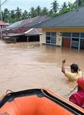Pemulihan Fasilitas Kesehatan di Daerah Banjir Sumatera: Menkes Optimis