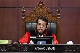 MKMK Beri Surat Peringatan untuk Anwar Usman: Absensi Sidang yang Mengundang Sorotan