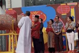 Semarak Pawai Imlek, Menag Nasaruddin dan Gubernur Sherly Tabuh Bedug Pembukaan