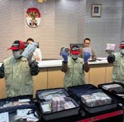 Temuan Koper Berisi Rp 5 Miliar Seret Pejabat Bea Cukai ke Penjara