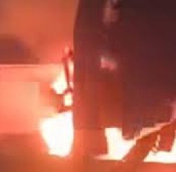 Kecelakaan di Tol Jagorawi: Mobil HRV Terbalik dan Terbakar Usai Gagal Menyalip